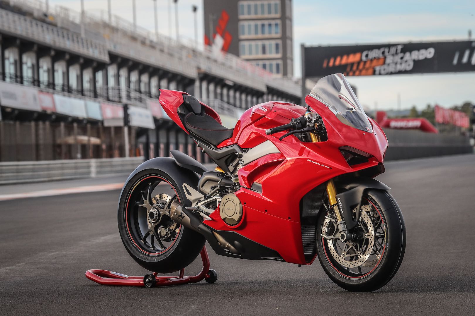 http://www.bikesrepublic.com/wp-content/uploads/2018/06/Ducati-Panigale-V4.jpg%20