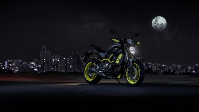  Stunting new Yamaha MT-07 Moto Cage Night Fluo edition 