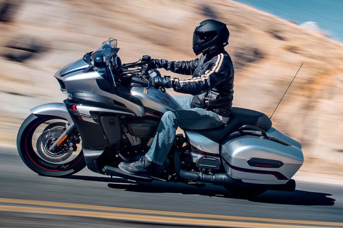 The world needs to see the 2018 Yamaha Star Eluder BAGGER! - BikesRepublic