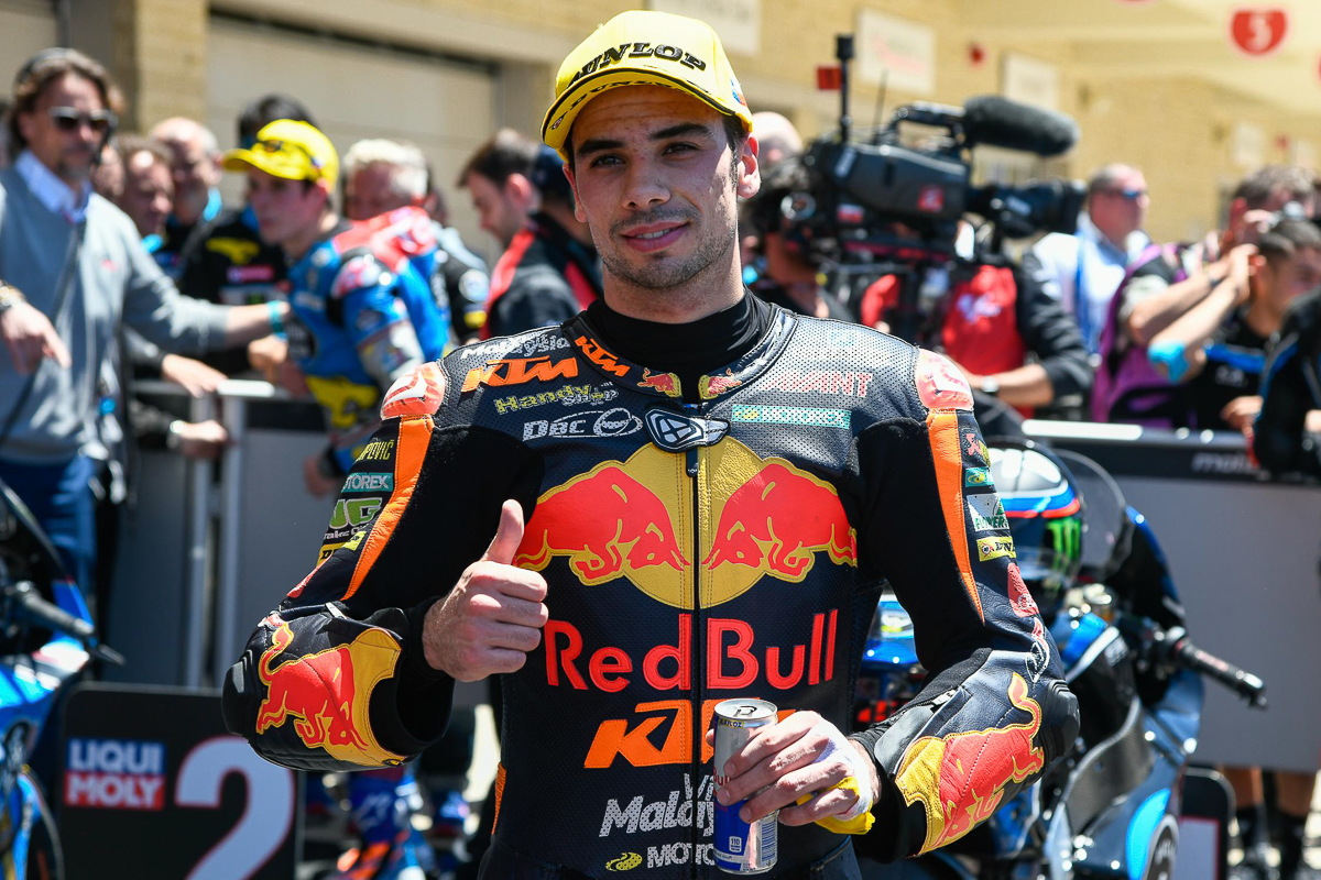 MotoGP-Miguel-Oliveira-signs-Tech-3-2019_7 - BikesRepublic