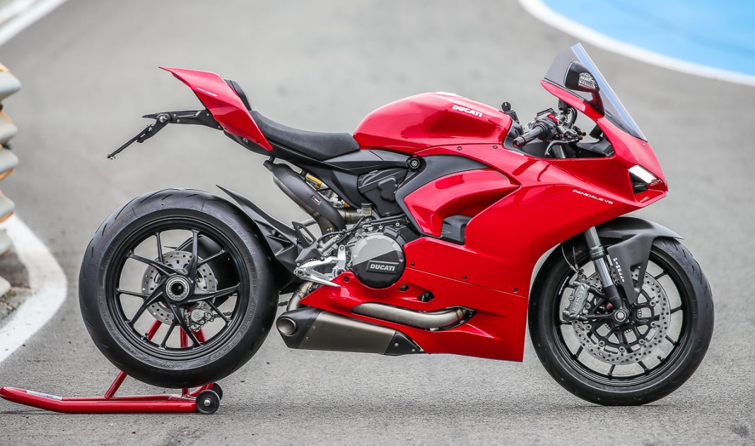 PROMO Buy the Ducati Panigale V2, get this RM28,000 Akrapovic exhaust